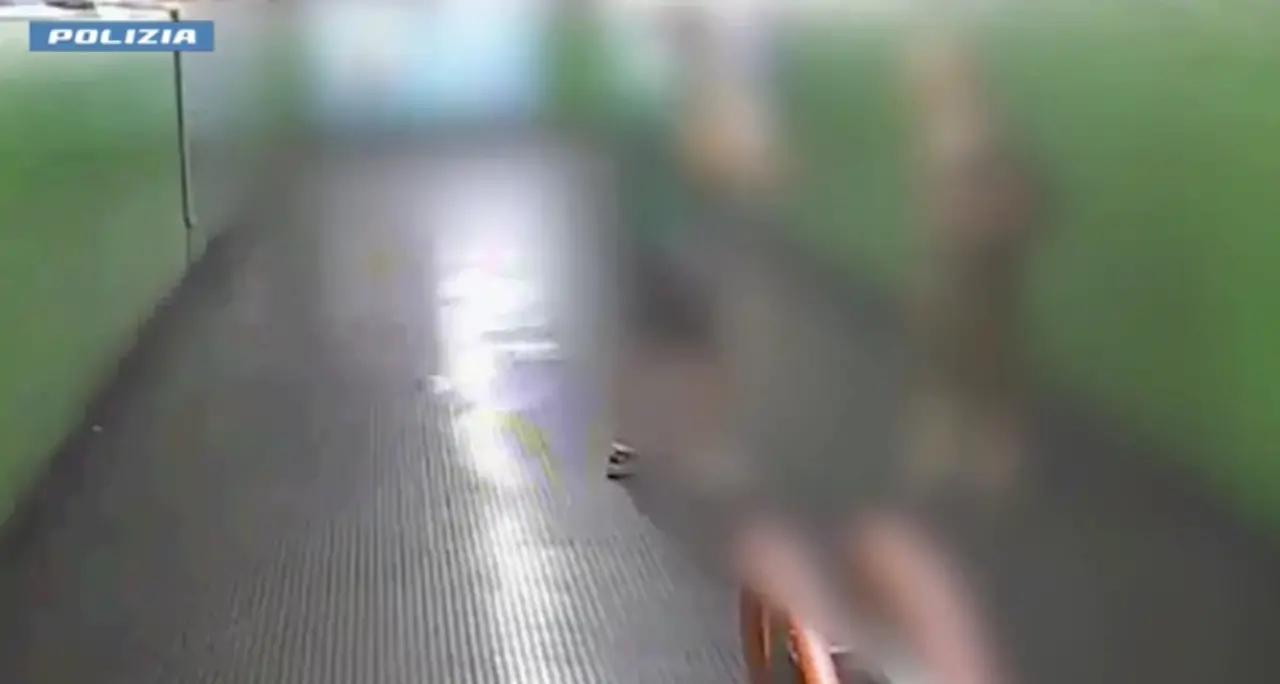 Rapina 82enne in metro e la manda in ospedale, fermato a Milano