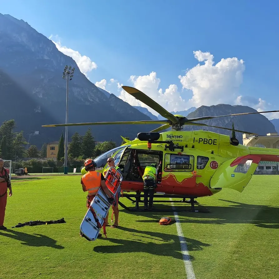 Escursionista danese cade per 70 metri nel bosco a Tenno e muore