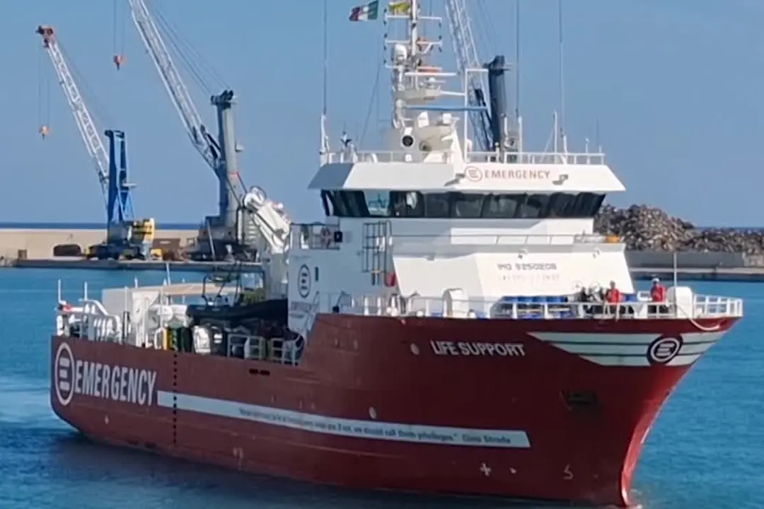 A Bari la Life Support di Emergency, in porto anche il sindaco Leccese
