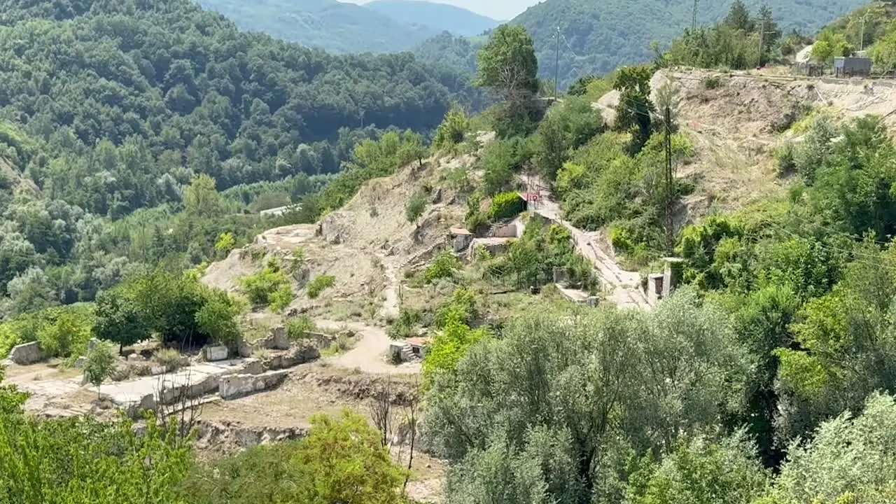 Il parco della memoria nella frazione cancellata dal sisma