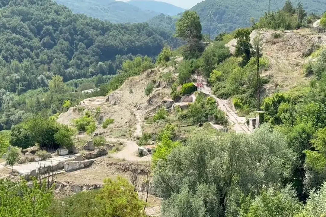 Il parco della memoria nella frazione cancellata dal sisma