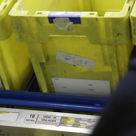 Poste, allarme dai sindacati: «A rischio oltre 100 uffici»