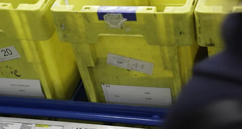 Poste, allarme dai sindacati: «A rischio oltre 100 uffici»