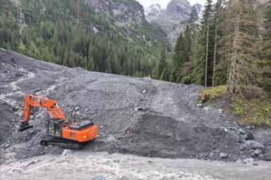 Da 20.000 a 30.000 metri cubi di detriti hanno ostruito il Rio Vedretta del Circo