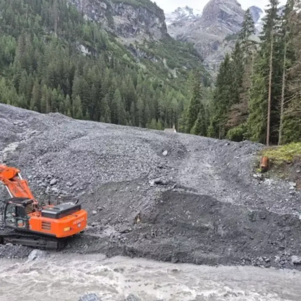 Da 20.000 a 30.000 metri cubi di detriti hanno ostruito il Rio Vedretta del Circo