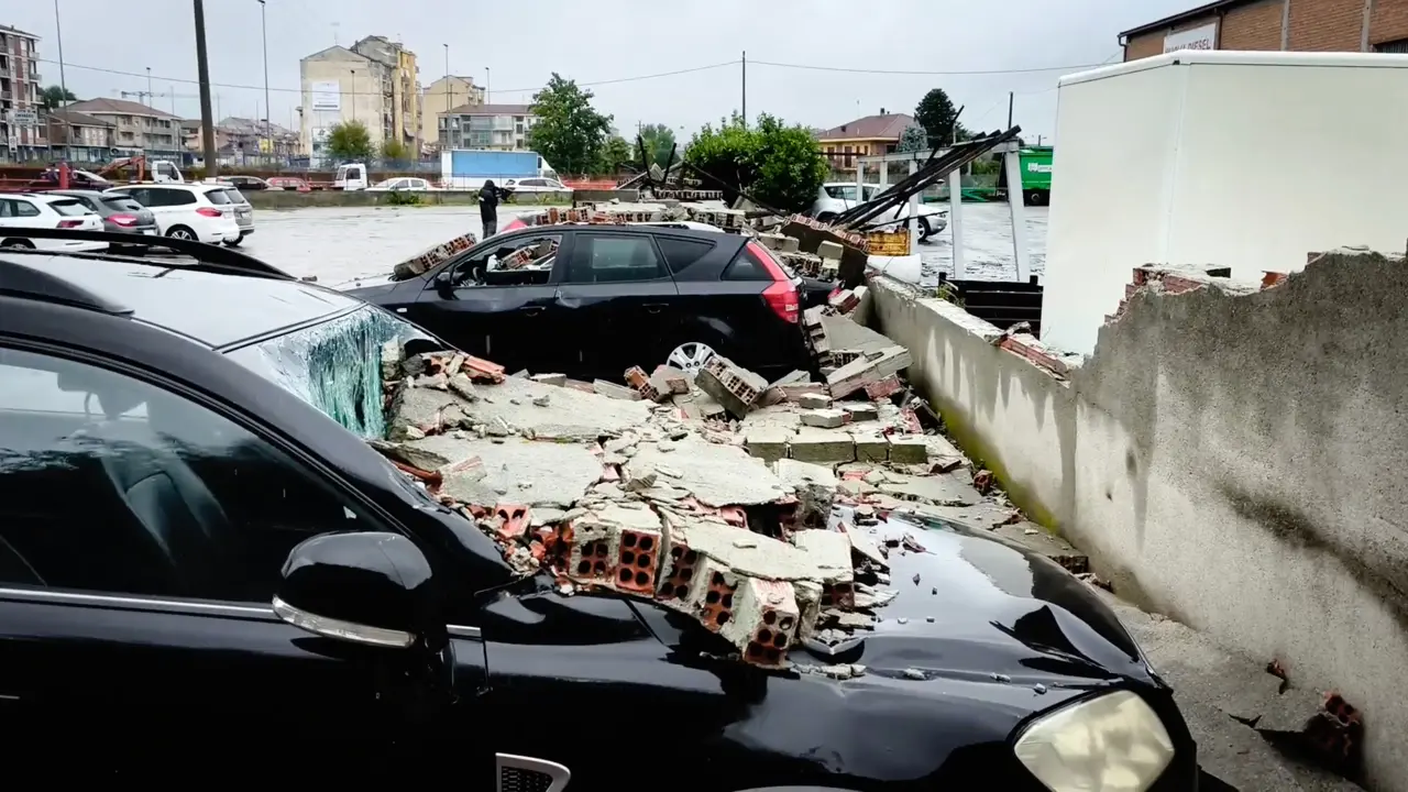Forte vento e pioggia su Chivasso, il sindaco: \"L'uragano ha avuto la meglio\"