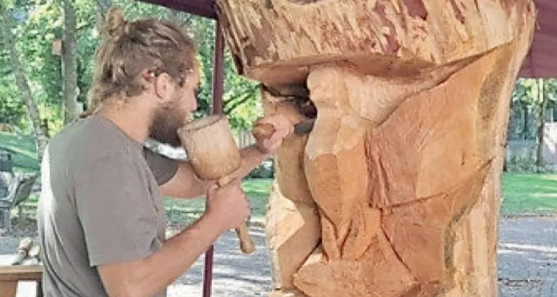 Chiusa, una scultura e un messaggio di pace