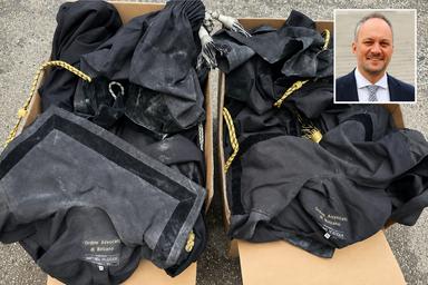 Le toghe recuperate tra le macerie del tribunale