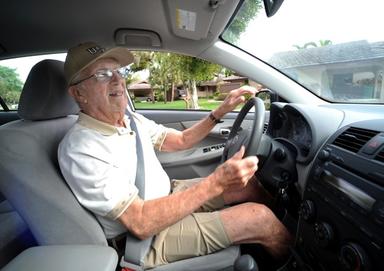 Guidare oltre gli 85 anni: proposta di limitazione a 100 km dalla residenza