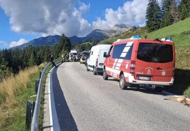 Capriolo sulla strada, motociclista di 61 anni sbalzato dalla sella