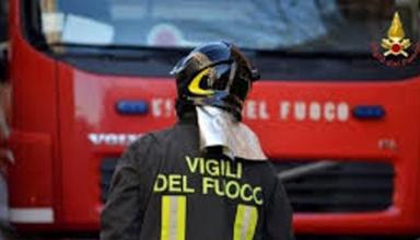 Esplode la batteria di un carro funebre a Trento: ustionati al volto due operai