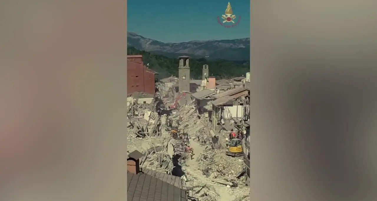 Dieci anni dal sisma di Amatrice, le prime richieste di aiuto: \"È crollato tutto\"