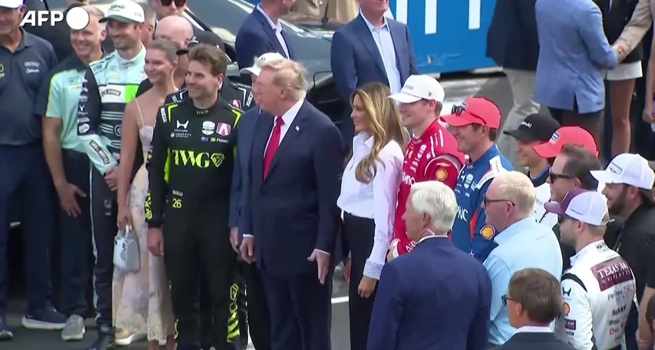 Giro d'onore per Trump e Melania prima del gran premio Indycar a Washington