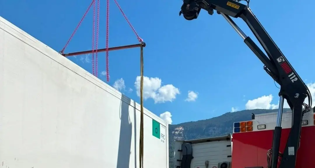 Egna, semirimorchio si sgancia dalla motrice: chiusa la strada per Termeno