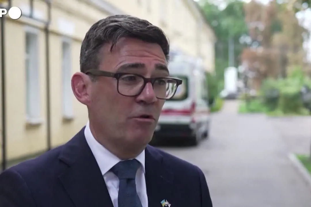 Burnham respinge le accuse di Mosca: \"Avete appiccato voi il fuoco\"