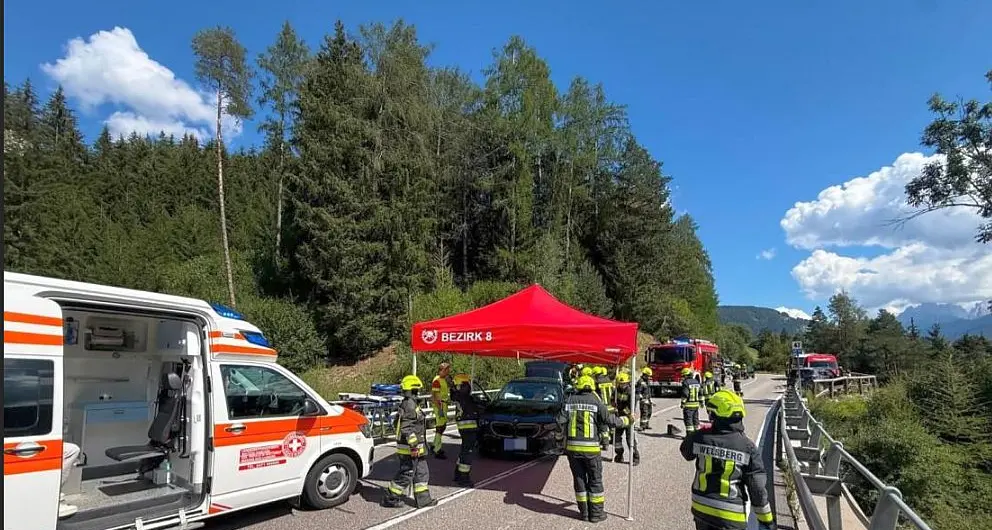 Monguelfo, frontale tra due auto con sette turisti: cinque portati in ospedale
