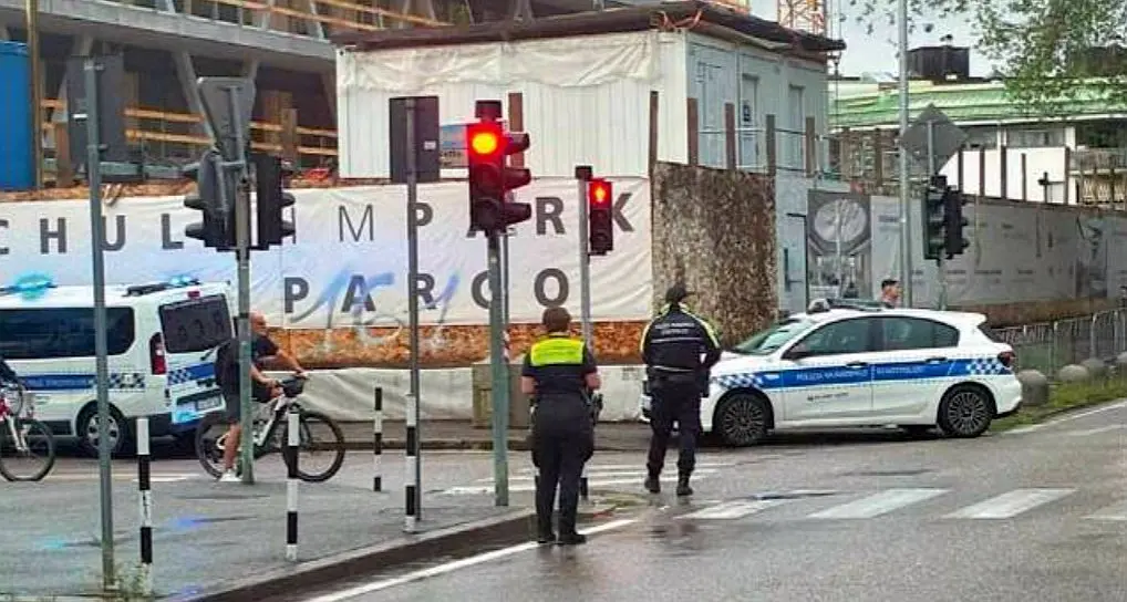 Travolta in via Bari: l'auto non c'entra. Il motociclista indagato per lesioni