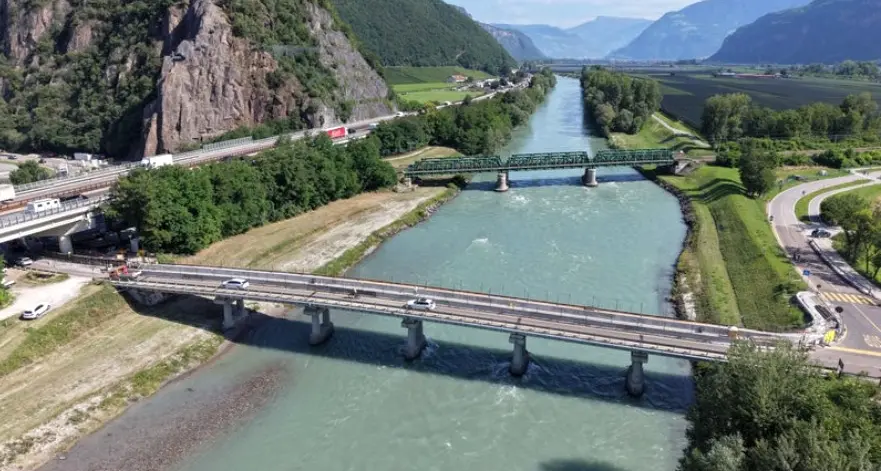 Vadena, riaperta a due corsie la provinciale 127: lavori verso la conclusione