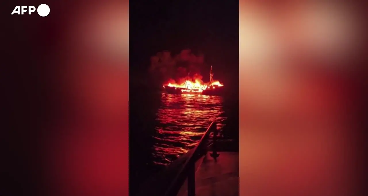Spagna, peschereccio in fiamme al largo della costa nord-occidentale del Paese