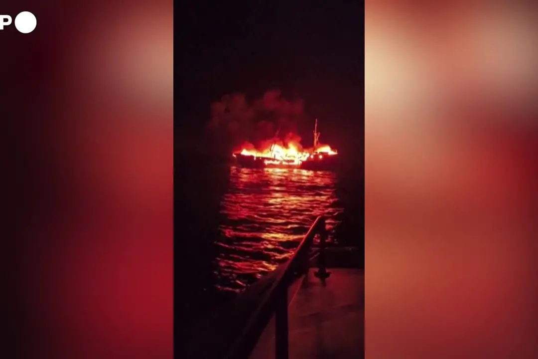 Spagna, peschereccio in fiamme al largo della costa nord-occidentale del Paese