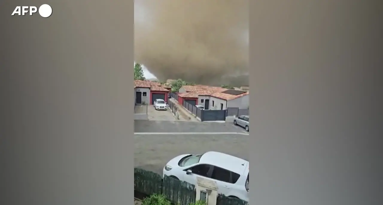 Francia, violento tornado colpisce abitazioni a Pomas