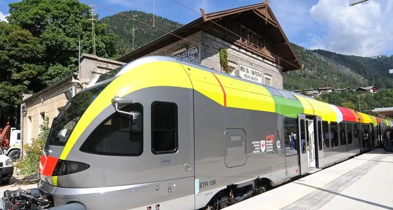 Ferrovia Venosta, con l'inizio della scuola nuovi treni elettrici da Malles a Laces
