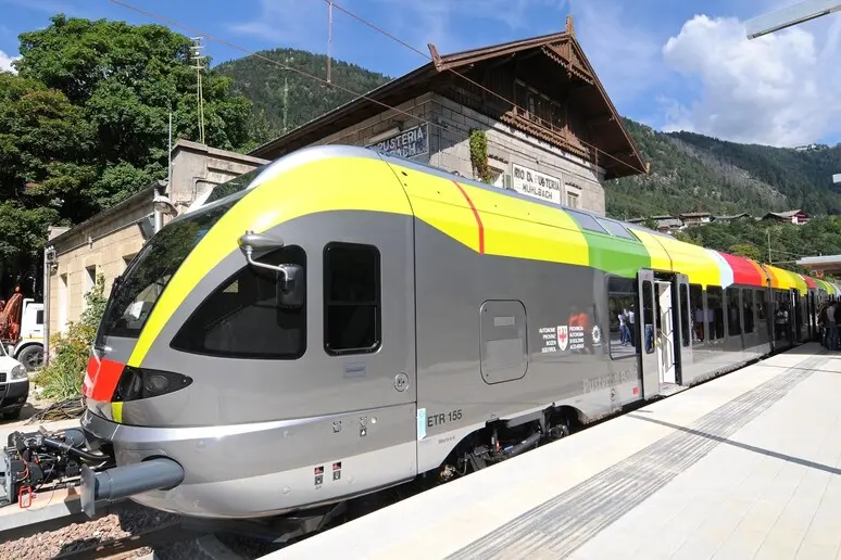 Ferrovia Venosta, con l'inizio della scuola nuovi treni elettrici da Malles a Laces