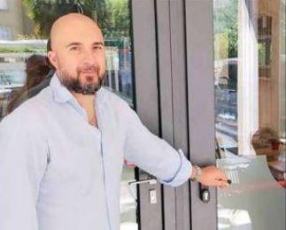 Furto al ristorante Atmosphäre, ladro forza la porta e ruba la cassa