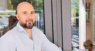 Furto al ristorante Atmosphäre, ladro forza la porta e ruba la cassa