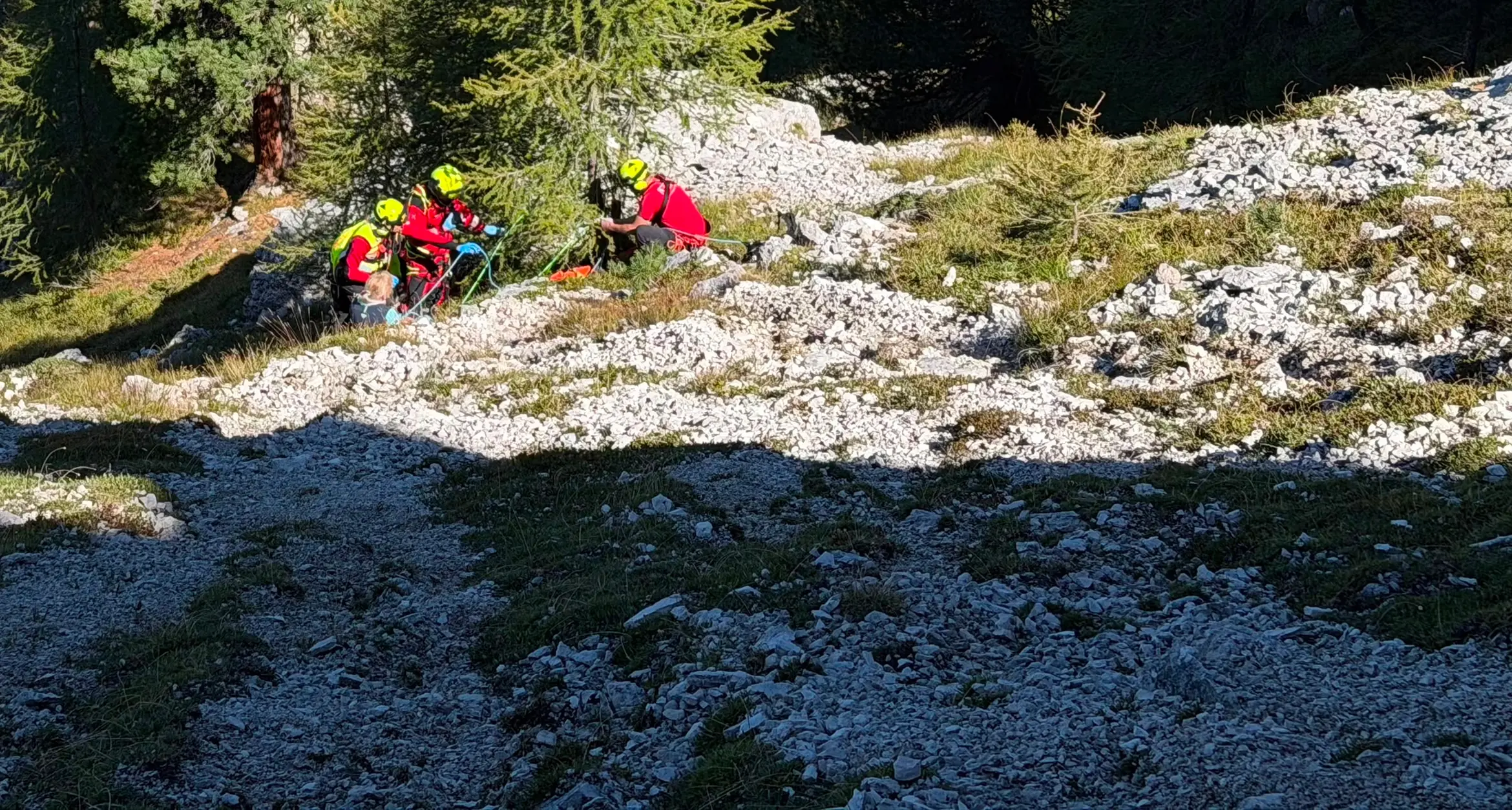 Piz da Peres, cade per cento metri e muore davanti alla moglie: aveva 54 anni