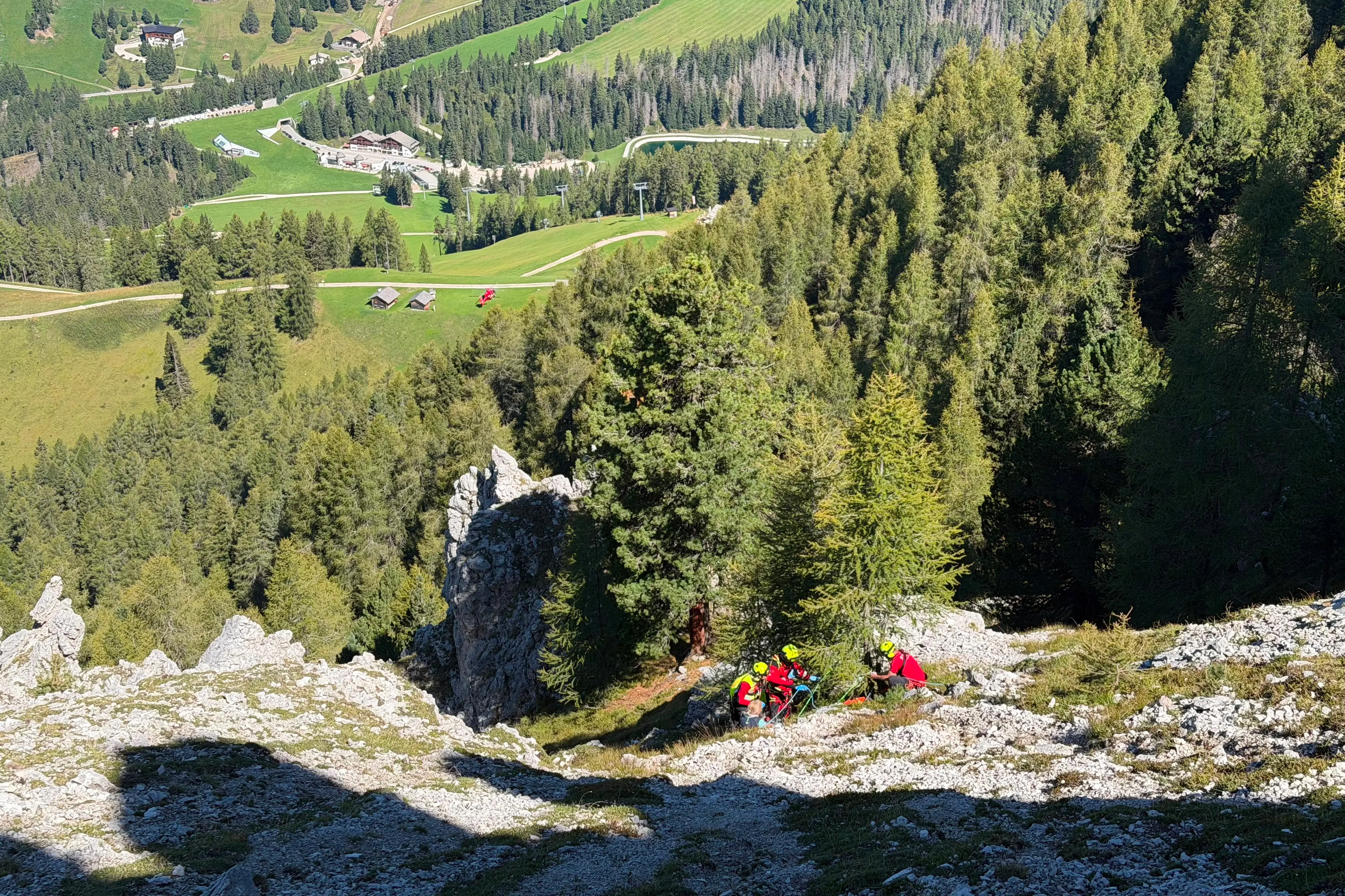 Piz da Peres, cade per cento metri e muore davanti alla moglie: aveva 54 anni