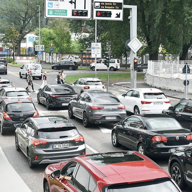 Traffico a Bolzano, Corrarati: «Turisti e pendolari, servono park esterni»