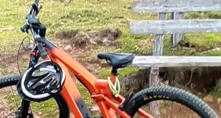 Bici da 5.800 euro rubata a Merano, ritrovata a Bolzano grazie all'AirTag