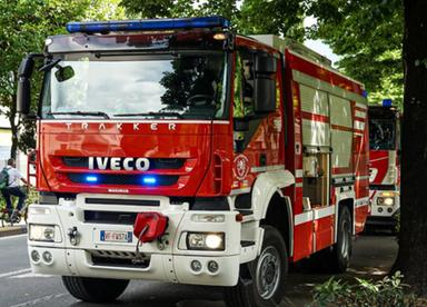 Allarme a Bolzano: fiamme nel bosco tra il Virgolo e via Colle