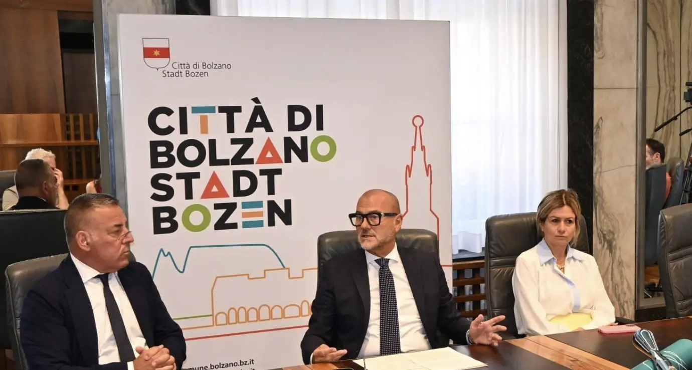 Rifiuti, via alla demolizione del Mercato Generale e Capodanno: le decisioni della Giunta