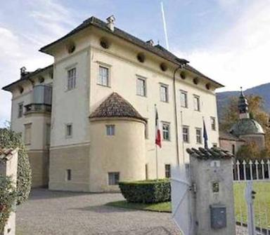 Studentessa sospesa, i genitori fanno causa alla scuola