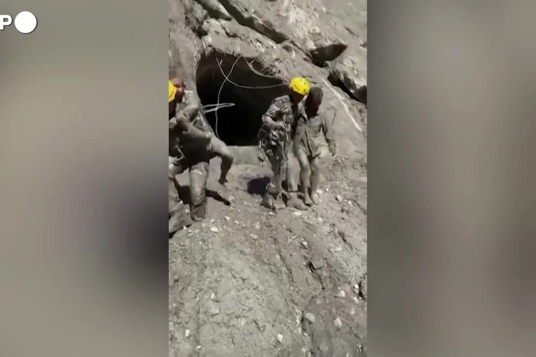 Oltre 100 lavoratori intrappolati nel tunnel di una centrale idroelettrica in Nepal