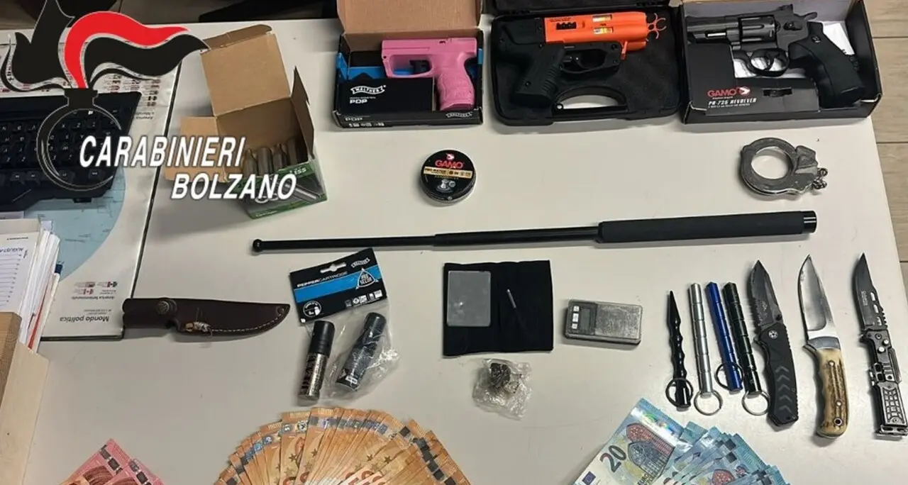 Valle Isarco, in casa avevano droga e armi: tre denunciati