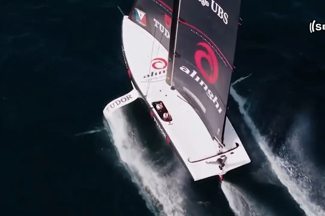 Verso l'America's Cup, Napoli scalda i motori e Alinghi scende in acqua