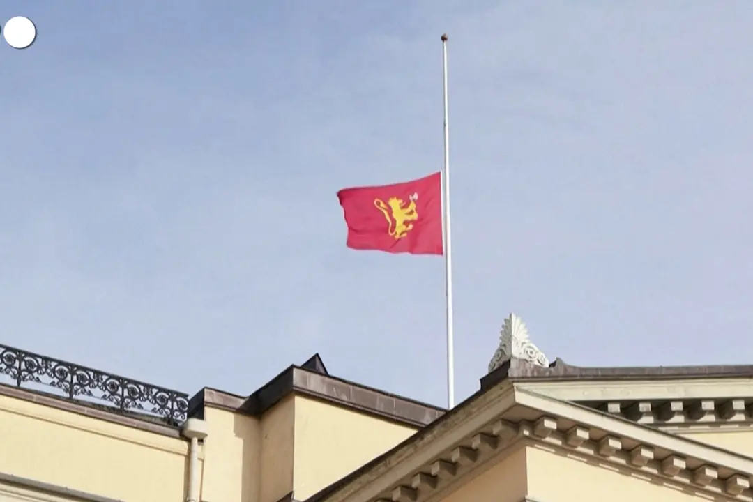 Norvegia, bandiera a mezz'asta sul Palazzo Reale per la morte del re Harald