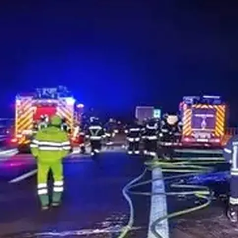 A22, auto si ribalta nella notte: una persona perde la vita