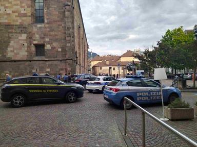 Bolzano, lite nella notte tra cinque uomini in piazza Parrocchia: tutti denunciati