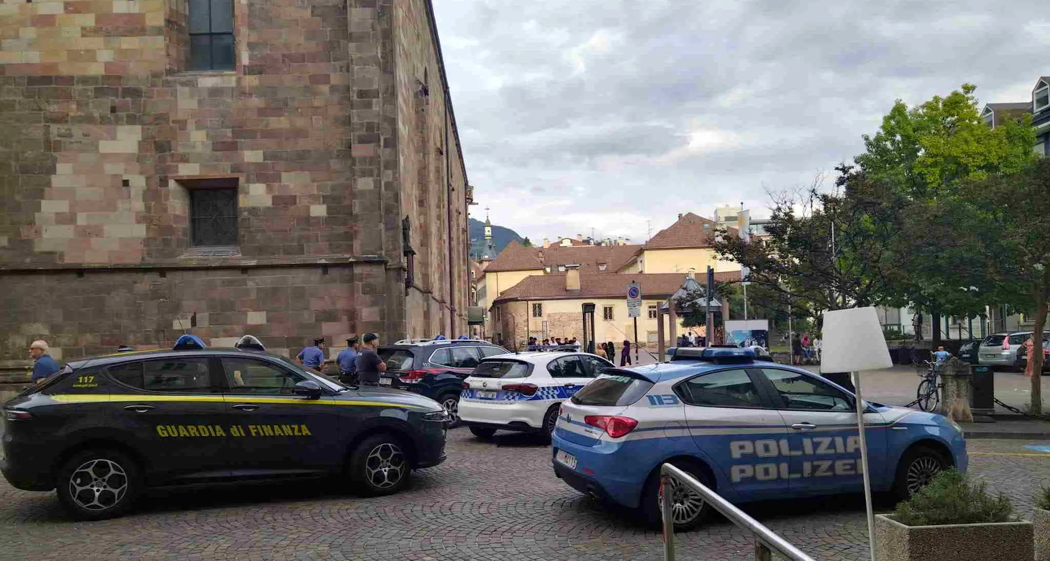 Bolzano, lite nella notte tra cinque uomini in piazza Parrocchia: tutti denunciati