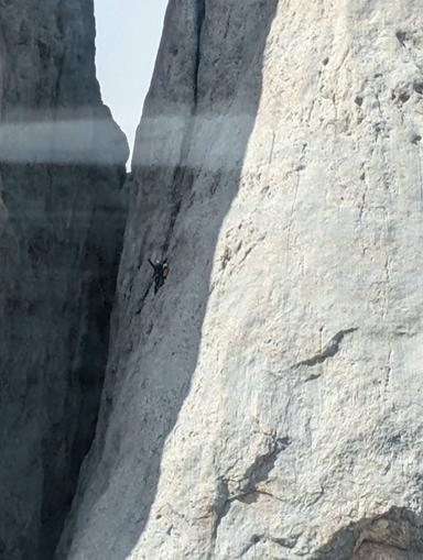 Alpinista di 27 anni precipita sulla Marmolada: recuperato in elicottero