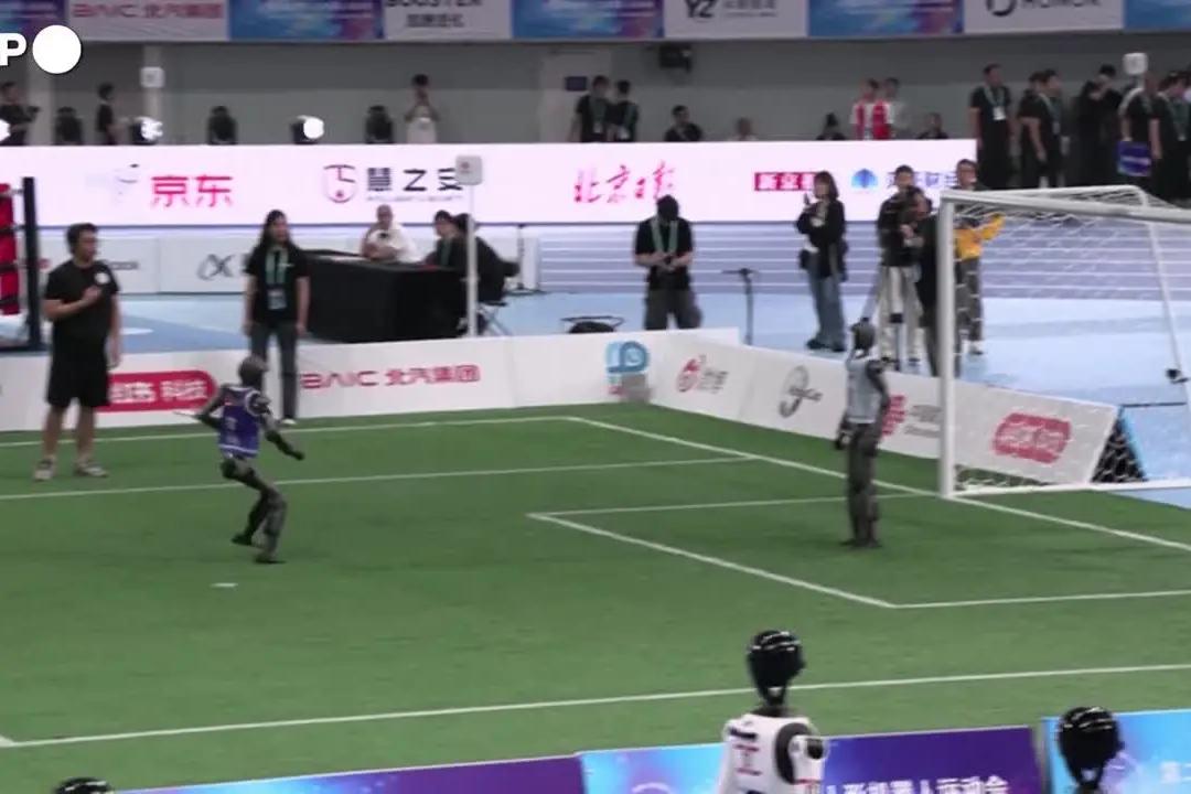 Cina, robot cadono ai World Robot Games