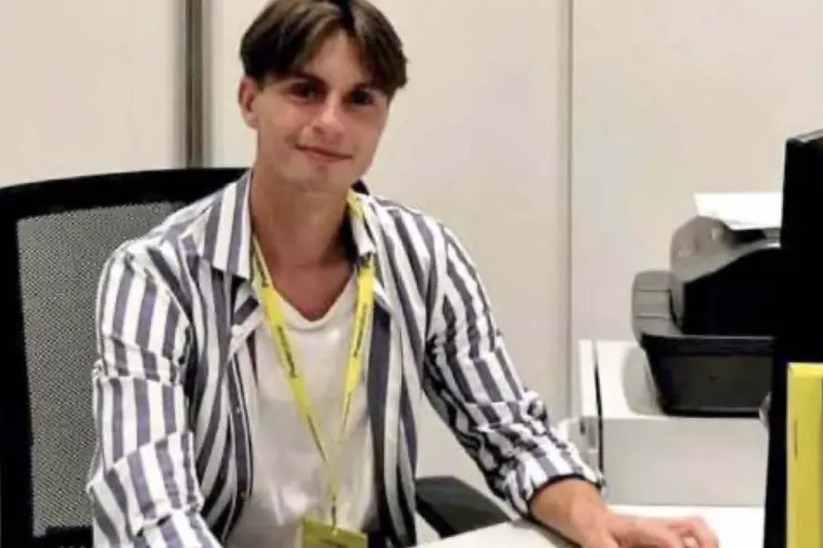 Malles, Stefano parla sei lingue: l'impiegato delle Poste che accoglie i turisti