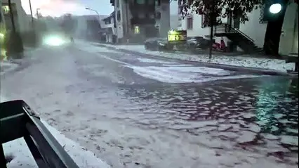 Impressionante grandinata a Bressanone e Varna (Credits: Verkehrsinfos.it)