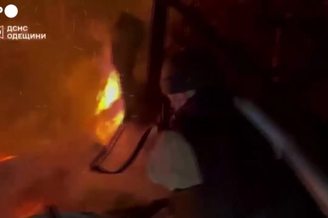 Missili e droni russi sulla regione di Odessa, a fuoco diverse strutture