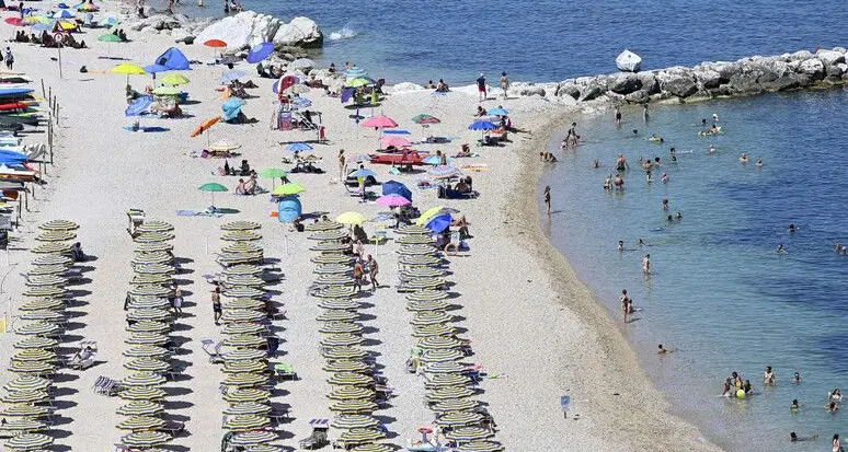 Vacanze pagate a rate, cresce il fenomeno: «Rischio sovraindebitamento»