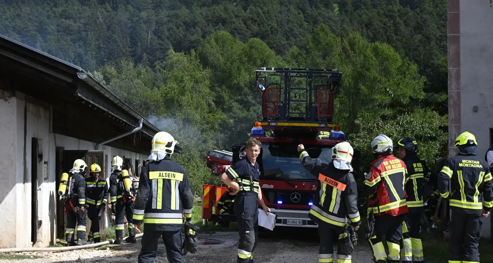 Domato l'incendio del fienile ad Aldino